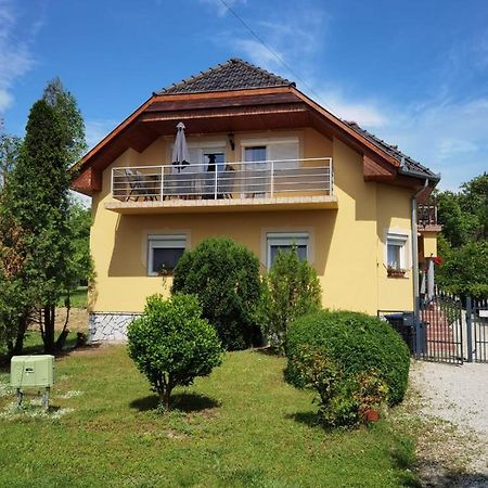 Beni Haus Apartamento Balatongyörök Exterior foto