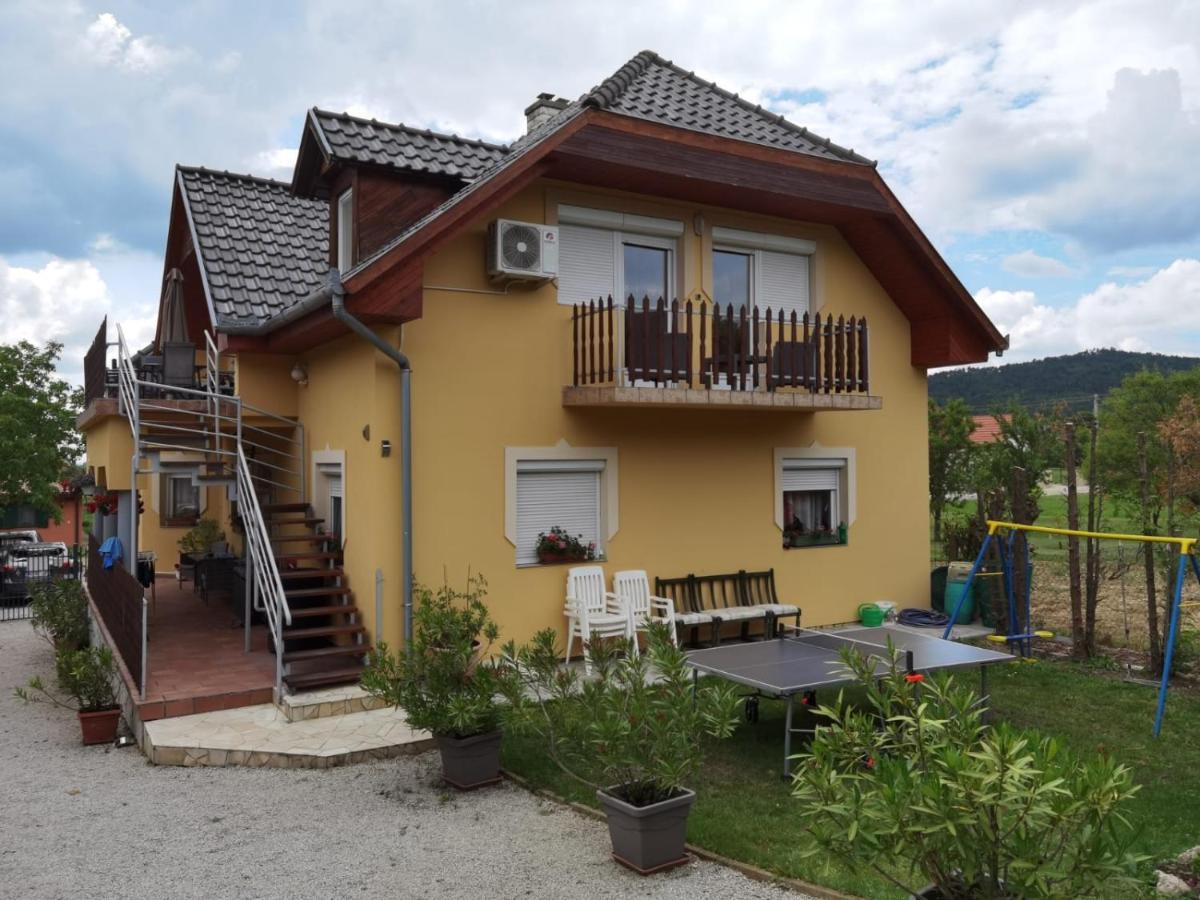 Beni Haus Apartamento Balatongyörök Exterior foto