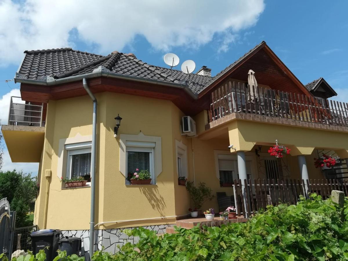 Beni Haus Apartamento Balatongyörök Exterior foto